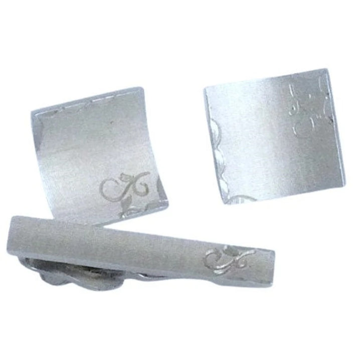 Cufflinks tip clip set.