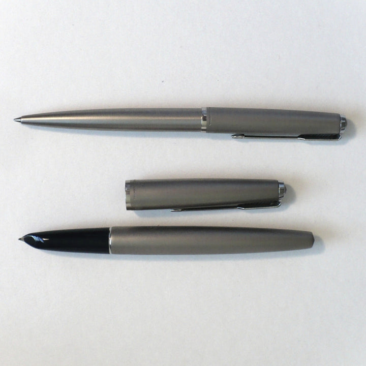 Mid Century Argentina Parker 61 Mk II Aerometric Fountain Pen Set.