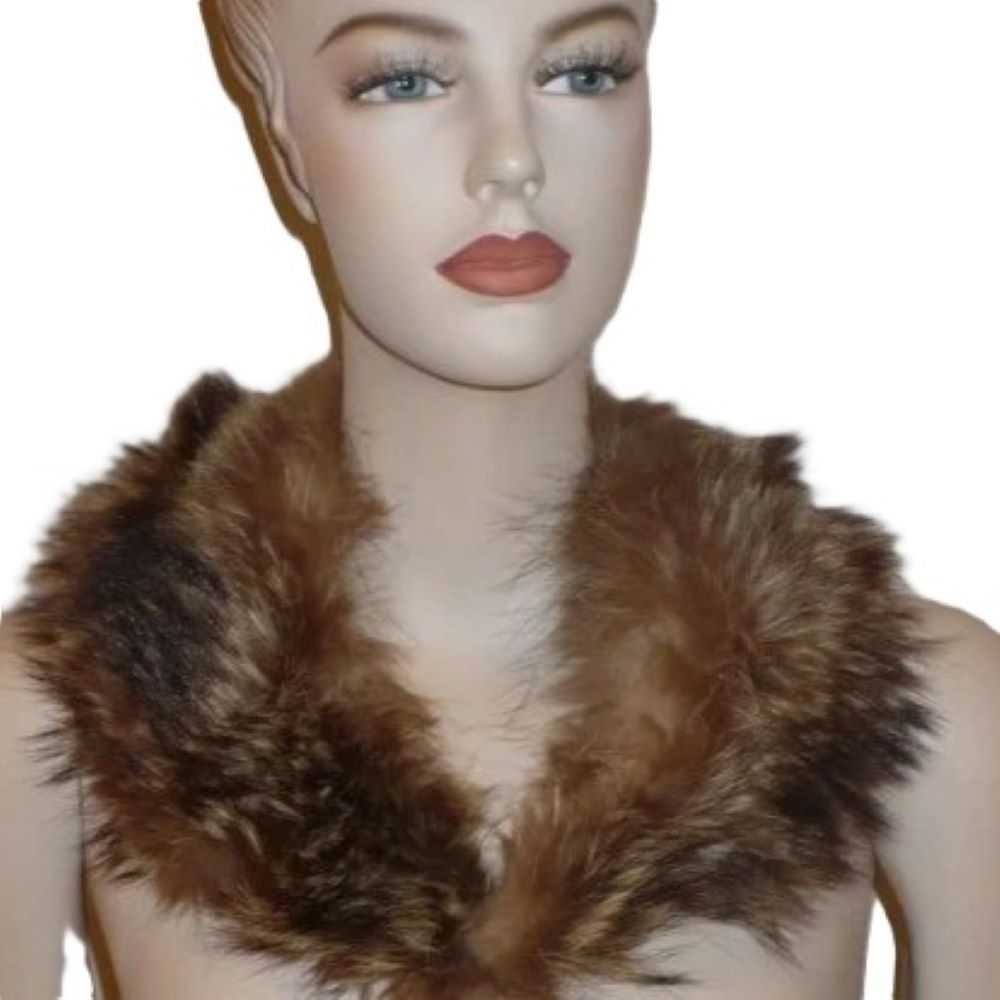Stole or collar.