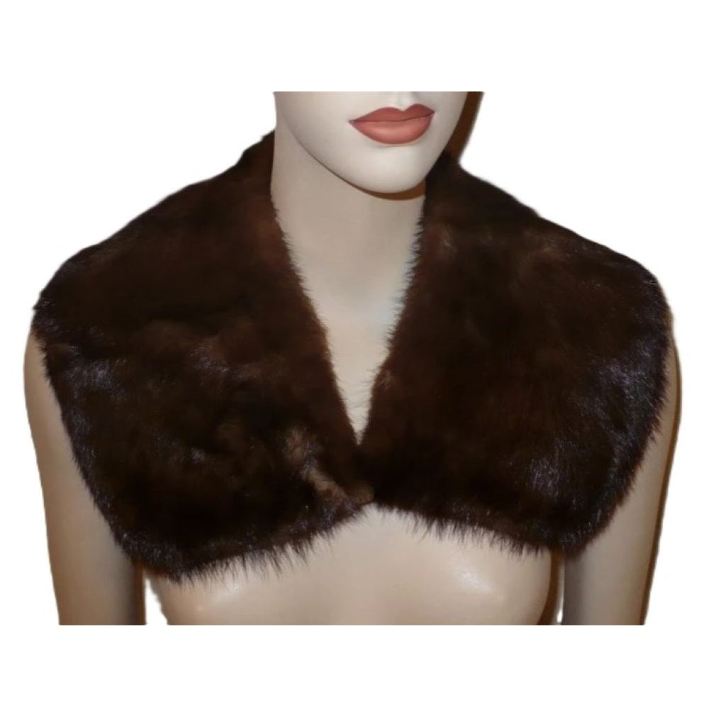 Fur collar.