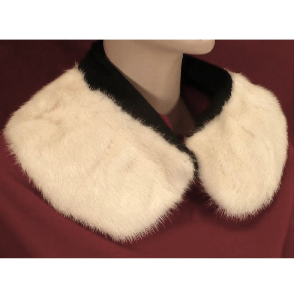 White mink fur collar.