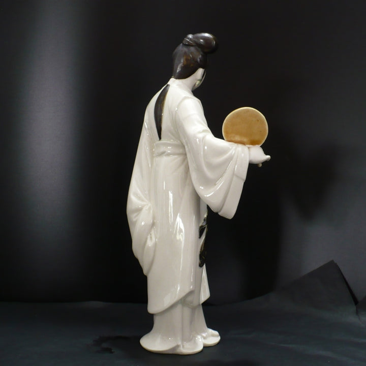 Figurine.
