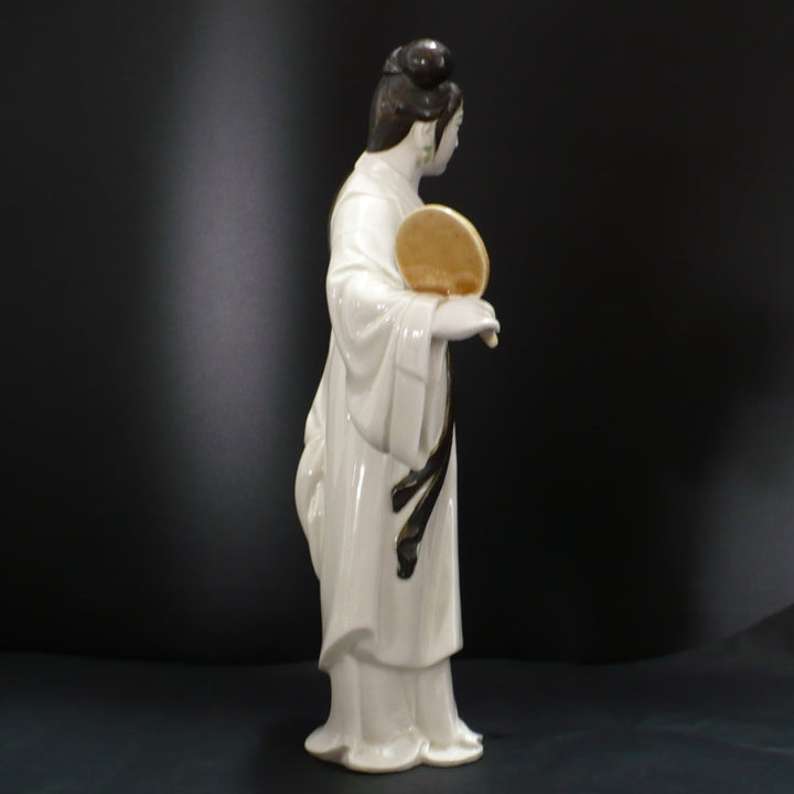 Figurine.