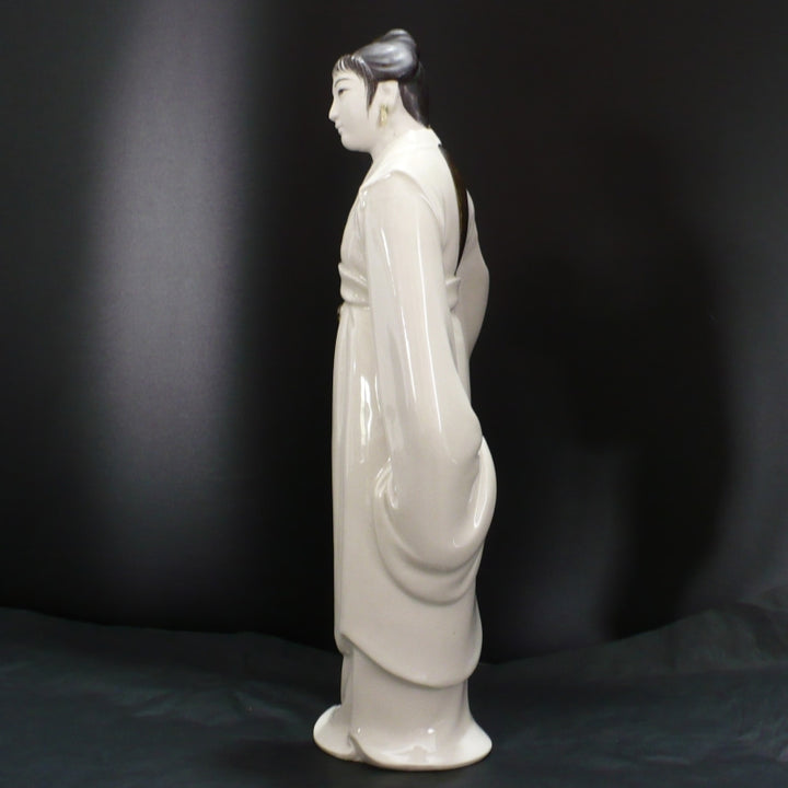 Figurine.