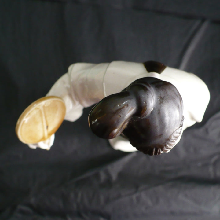 Figurine.