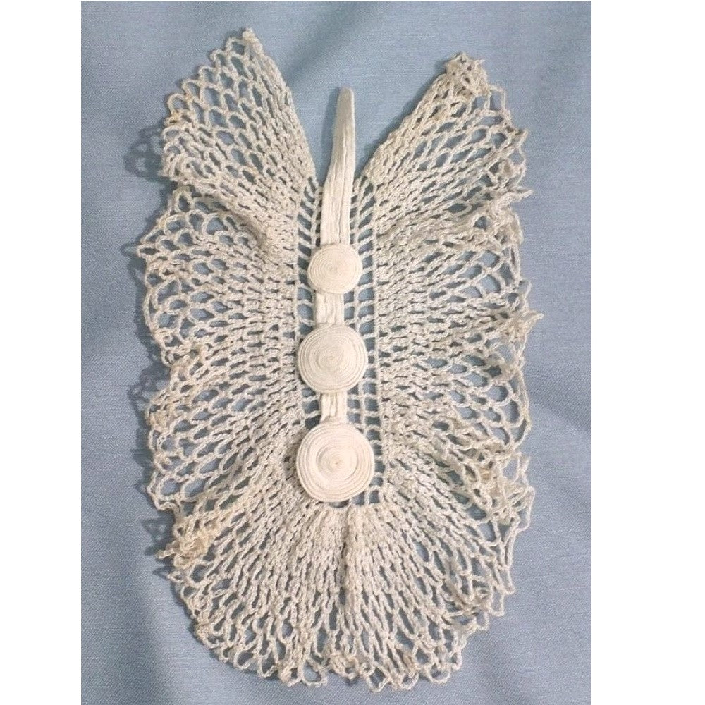 Jabot cravat collar.