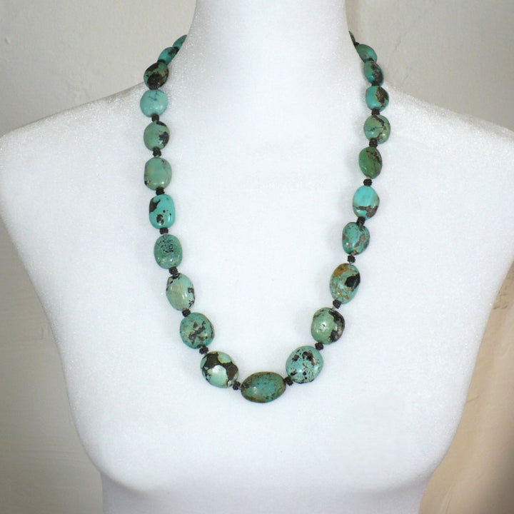 Exquisite 1970s Vintage Hubei Turquoise Beaded Necklace.