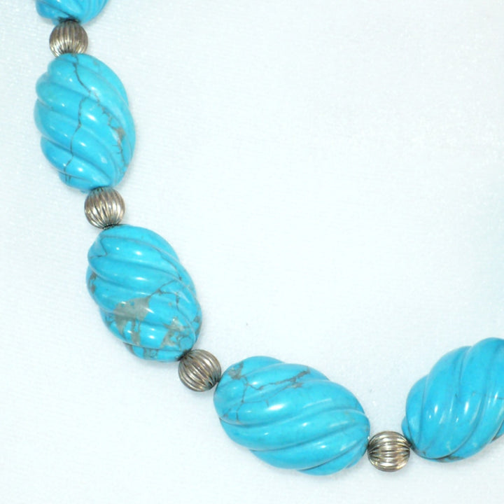 1970s Vintage Blue Howlite Beaded Necklace.