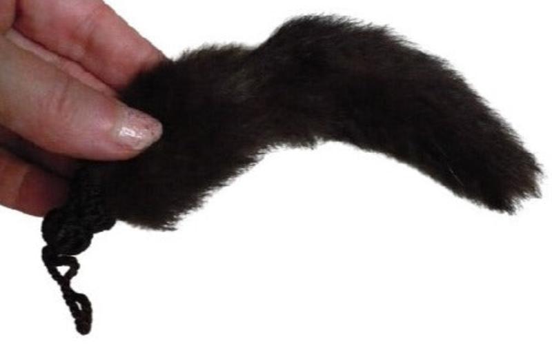 Minkfur tail fir clasp.