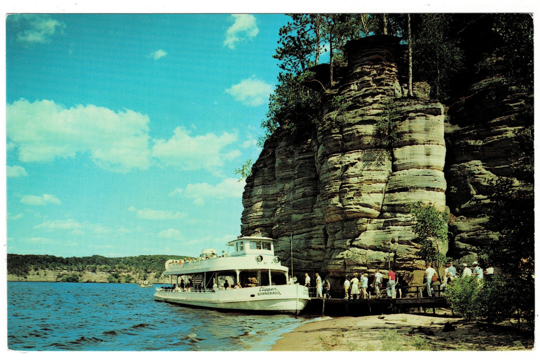Clipper Winnebago at The Palisades Wisconsin Dells Vintage Postcard.