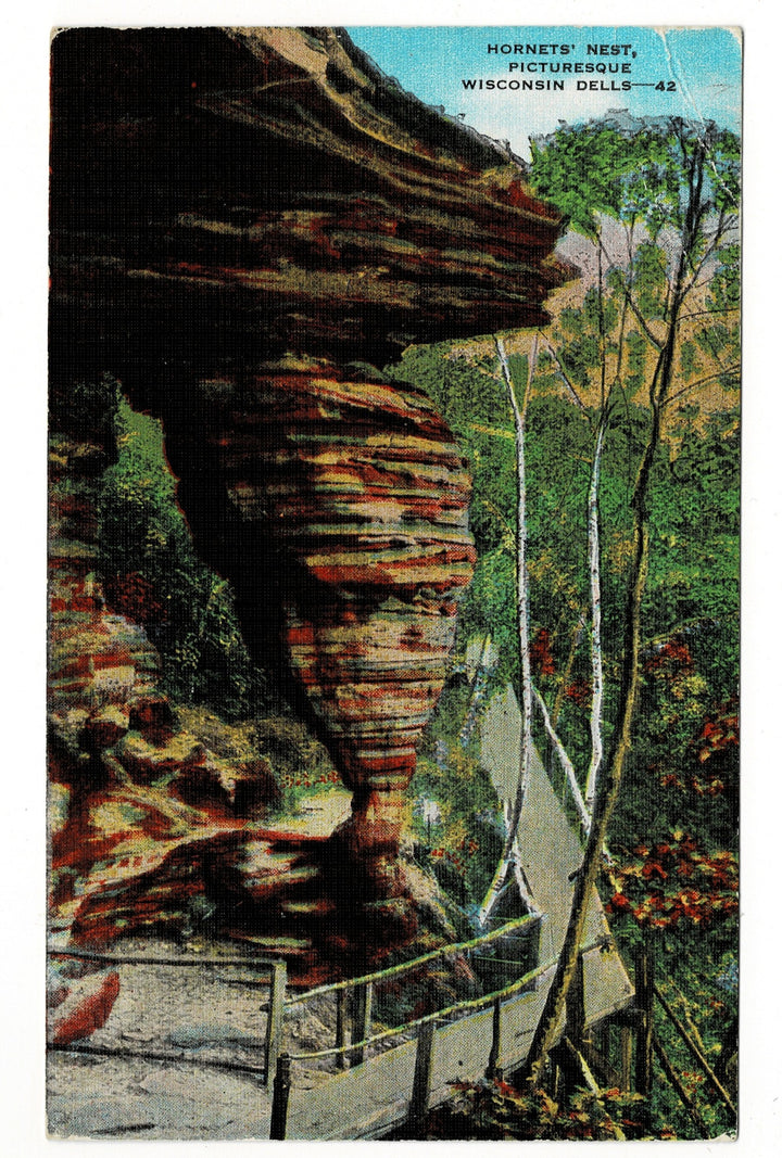 1940s Hornet’s Nest Rock Formation, Wisconsin Dells Vintage Postcard.