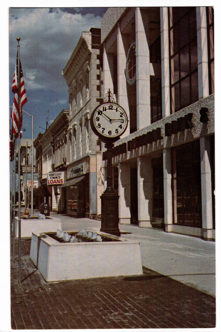  1976 Bicentennial Clock State Street Bowling Green Kentucky Vtg Postcard.