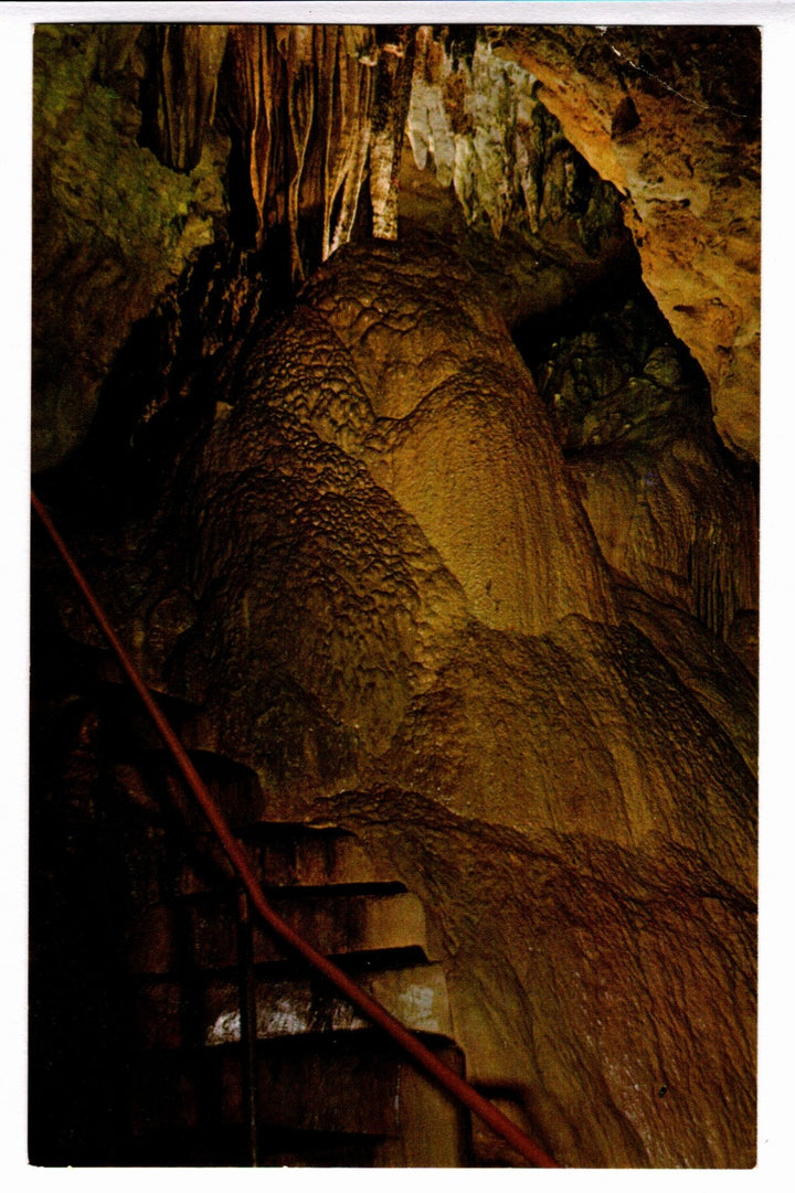 1956 Mount Shasta Formation Mammoth Onyx Cave Kentucky Vintage Postcard.