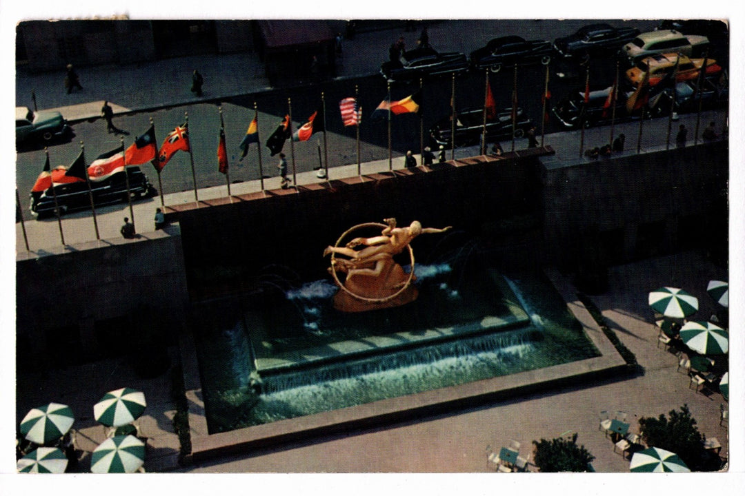 1960s Lower Plaza at Rockefeller Center, New York Vintage Postcard.