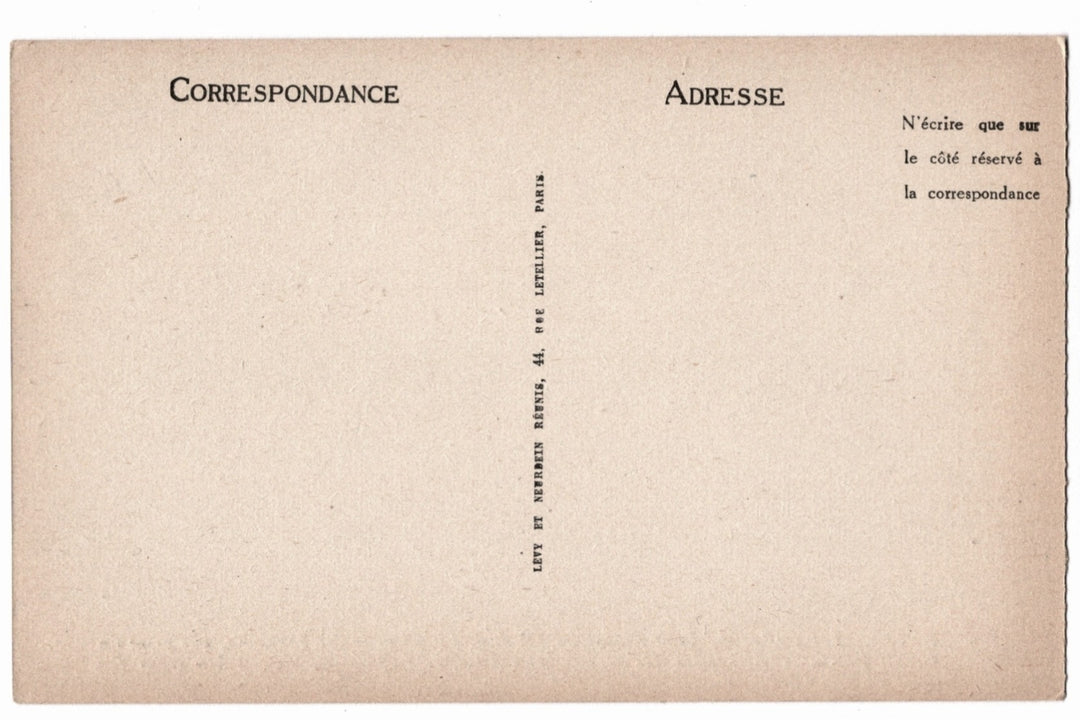 Back of a vintage postcard with text in French.