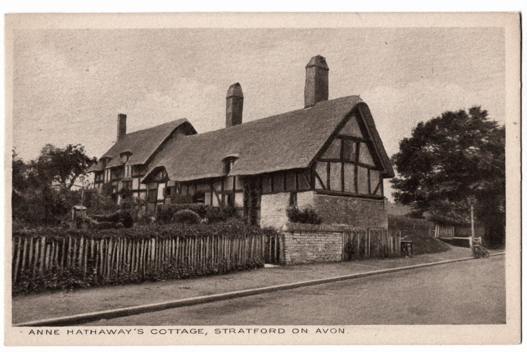 Vintage postcard of Anne Hathaway's Cottage in Stratford-on-Avon