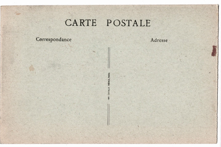 Vintage French postcard with 'Carte Postale' text.