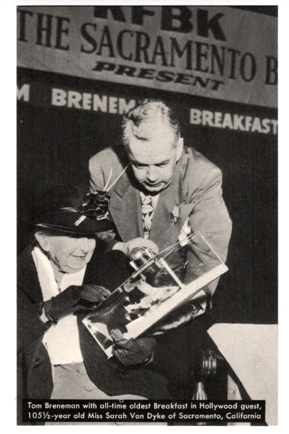 1945 Tom Breneman, Sarah Van Dyke Vintage Postcard.