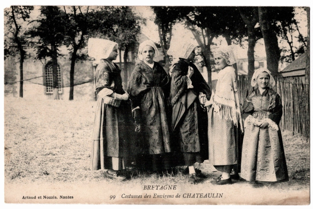 1900s Traditional French Folk Costumes Chateaulin Brittany Vintage Postcard.