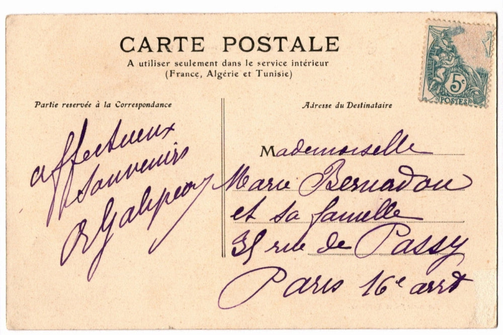 Vintage French postcard with handwritten text and stamp.