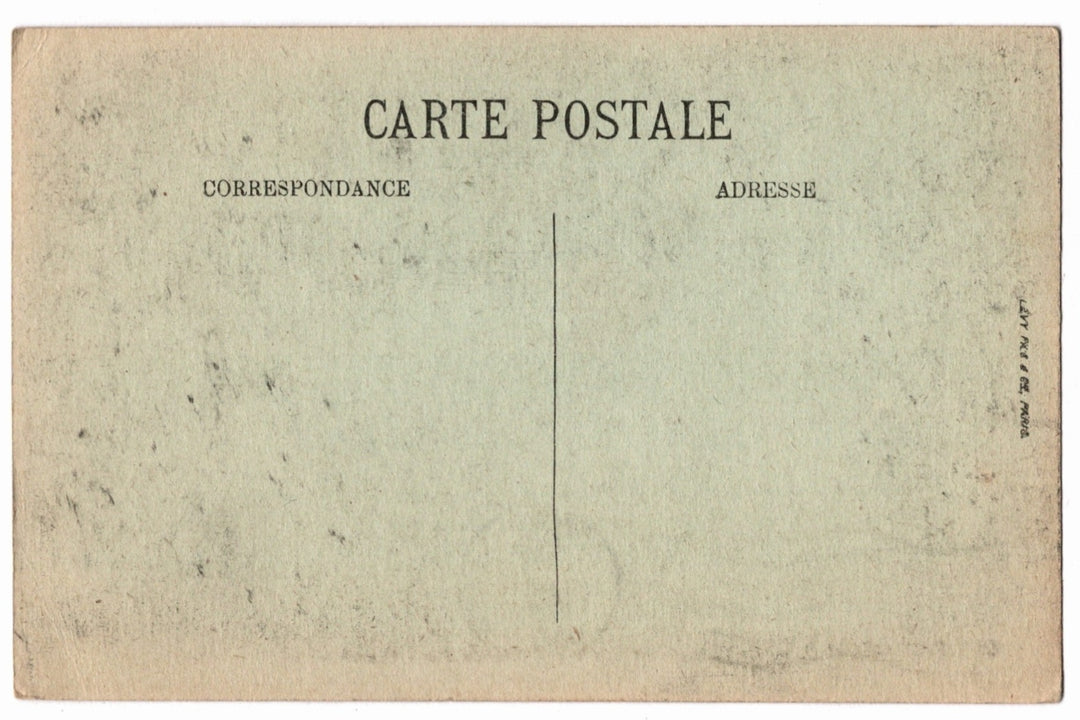 Vintage French postcard with 'Carte Postale' text.