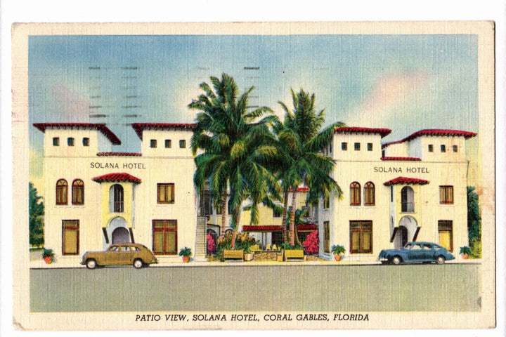 Vintage postcard of Solana Hotel in Coral Gables, Florida with palm trees and cars.