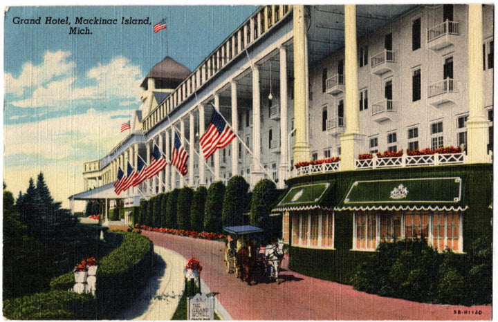 1945 Grand Hotel Mackinac Island MI Postcard.