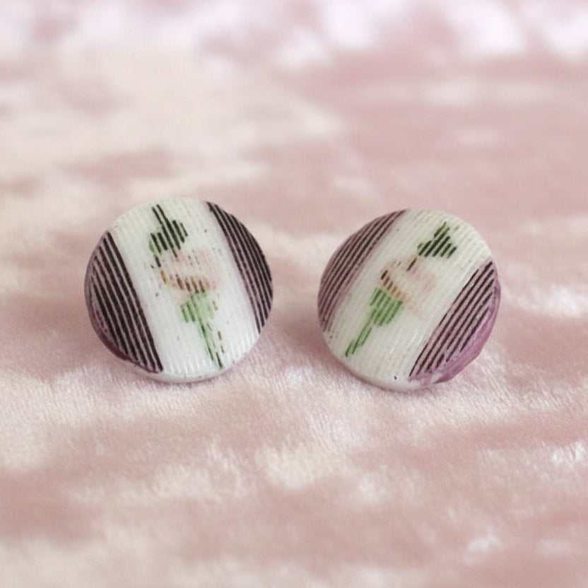 13L Set of Two 1920s White Floral Glass Dimi Lingerie Buttons, 5/16"