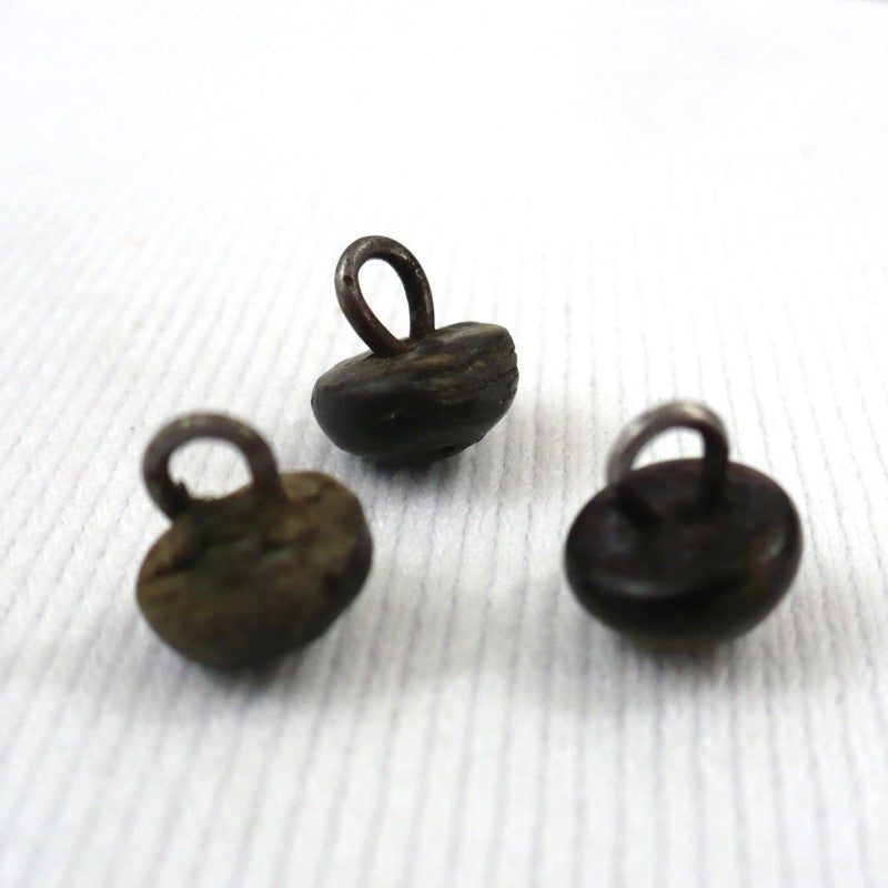 13L Diminutive Leather Shank Buttons