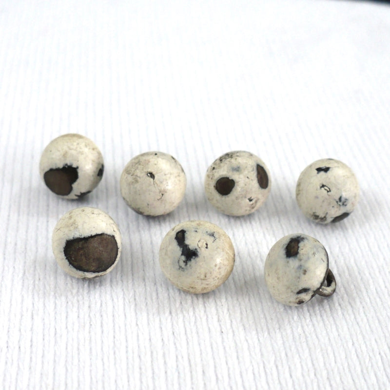 13L Diminutive White Shank Shoe Buttons