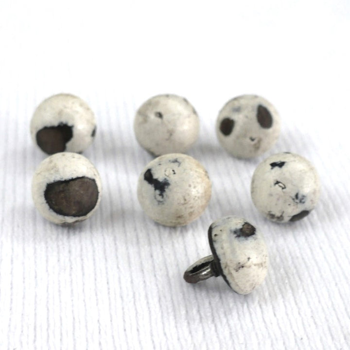 13L Diminutive White Shank Shoe Buttons