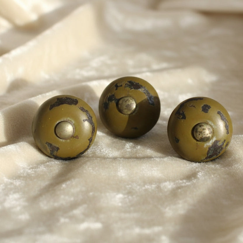 16L Set of Three Victorian Composition Pin Shank Shoe Buttons, 3/8"