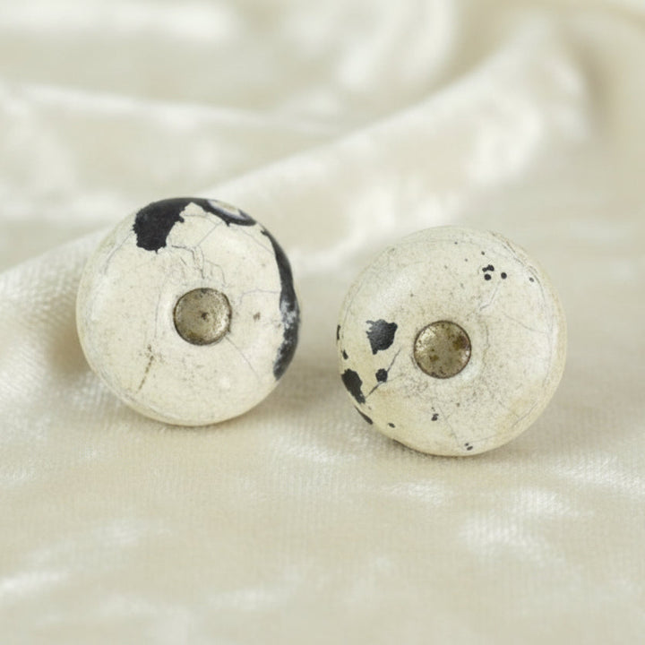 17L Set of Two White Pin Shank Shoe Buttons, 3/8".