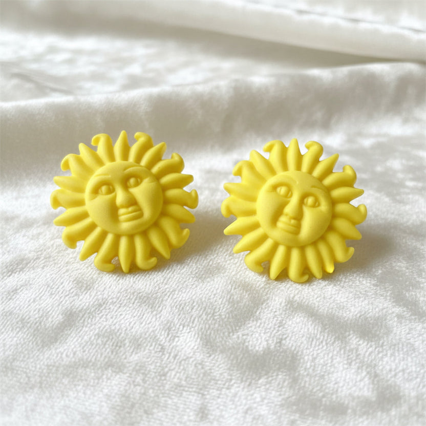 33L Yellow 1950-60s Sun or Sunflower Novelty Kiddie Buttons 13/16".