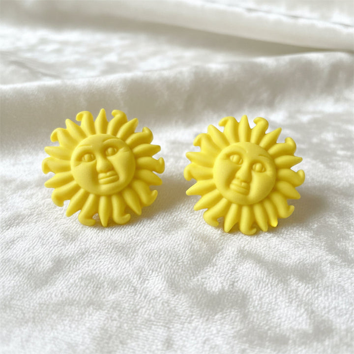 33L Yellow 1950-60s Sun or Sunflower Novelty Kiddie Buttons 13/16".