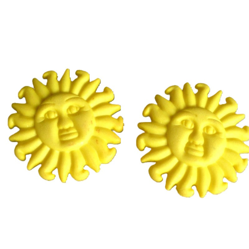 33L Yellow Sun Novelty Buttons