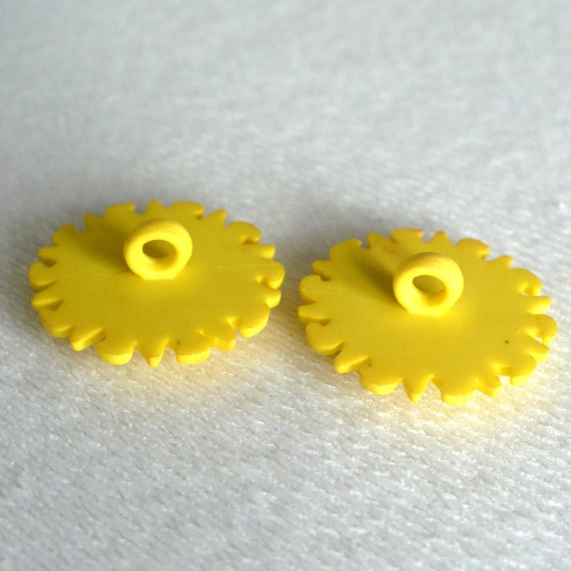 33L Yellow Sun Novelty Buttons