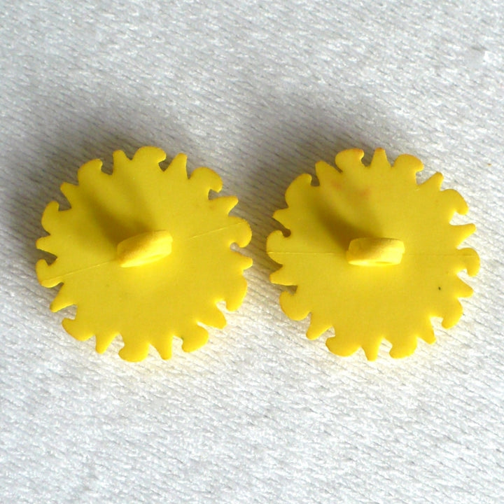 33L Yellow Sun Novelty Buttons