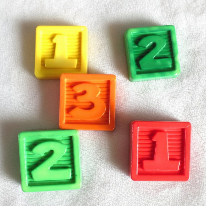 24L Colorful 1960-70s Number Blocks Kiddie Novelty Buttons 5/58".