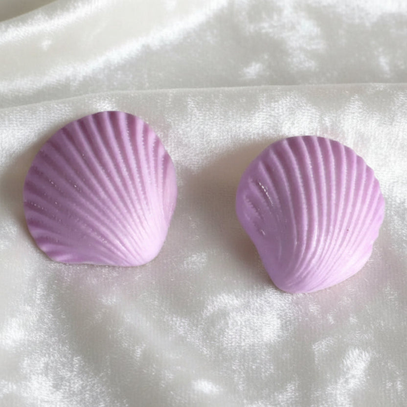 23L Lilac Purple Clamshell 1980s Kiddie Novelty Buttons 5/8".