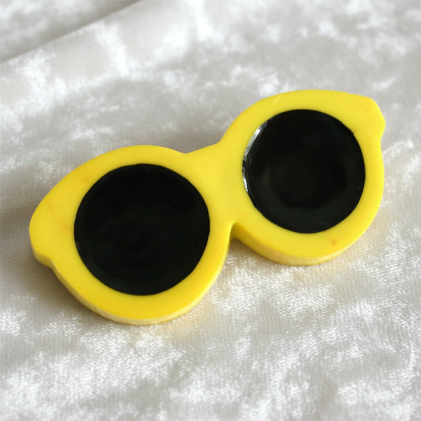 56L Sunglasses 1970-80s Shades Kiddie Novelty Button 1 3/8".