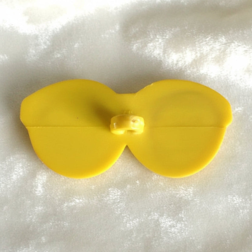 56L Sunglasses 1970-80s Shades Kiddie Novelty Button 1 3/8", back.