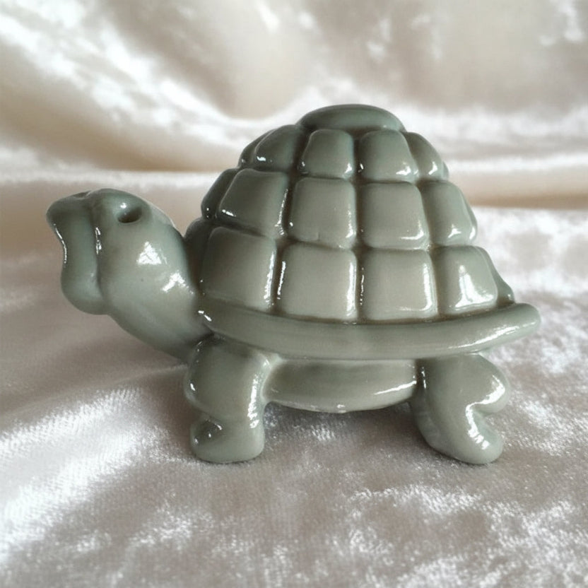 36L Turtle 1950-60s Kiddie Novelty Button 7/8".