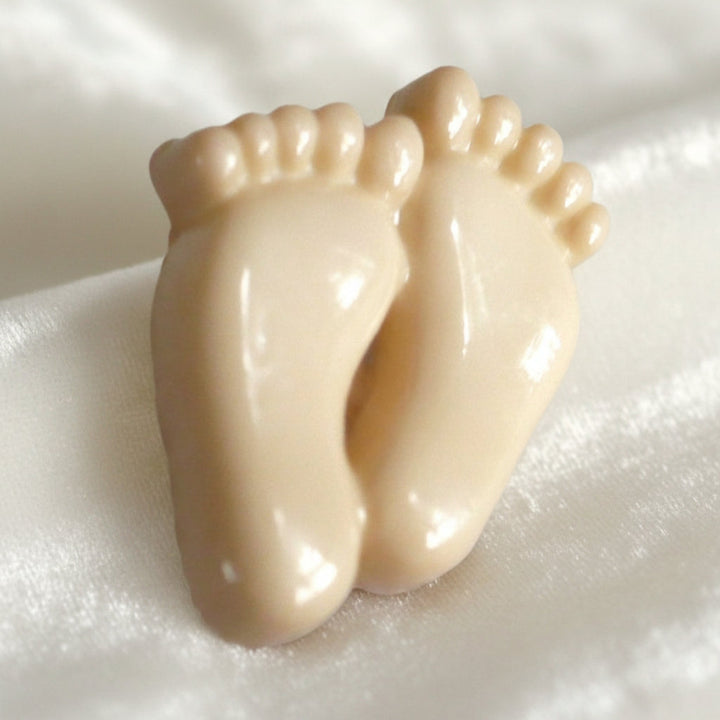 6L Bare Feet 1950-60s Kiddie Novelty Button 5/8".