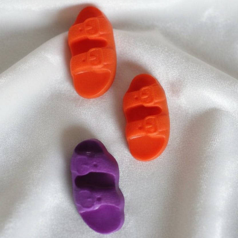 29L Set of Three Beach Shoes 1970s Kiddie Novelty Button 3/4".