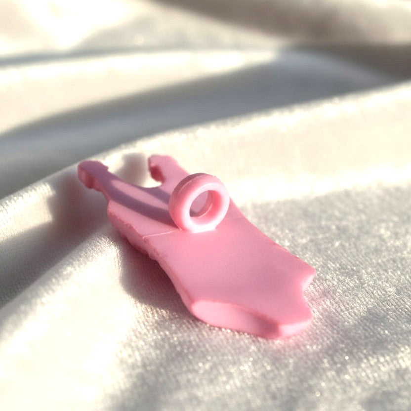 44L Pink Swimsuit 1950-60s Kiddie Novelty Button 1 1/8", back.