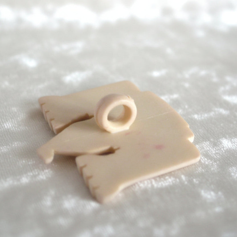 37L Sand Castle 1950-60s Beach Themed Kiddie Novelty Button 1", back.