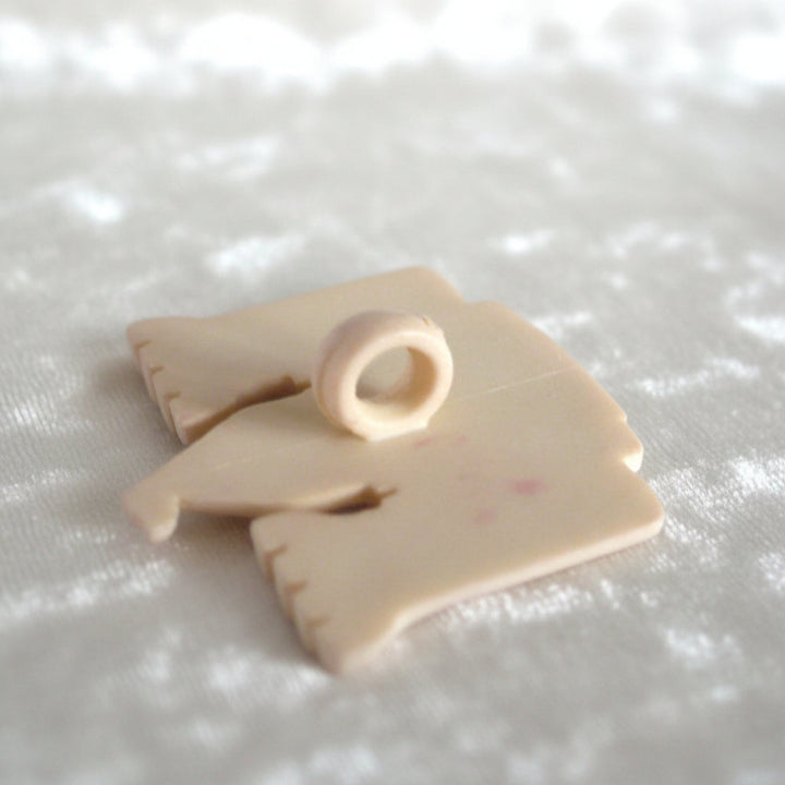 37L Sand Castle 1950-60s Beach Themed Kiddie Novelty Button 1", back.