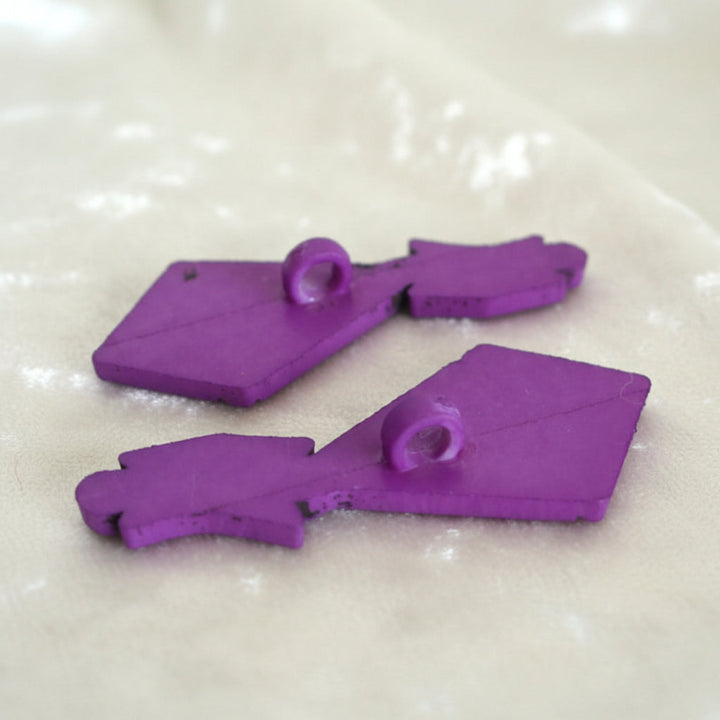 64L Pair of Purple Kites 1950-60s Kiddie Novelty Buttons 1 5/8", backs.