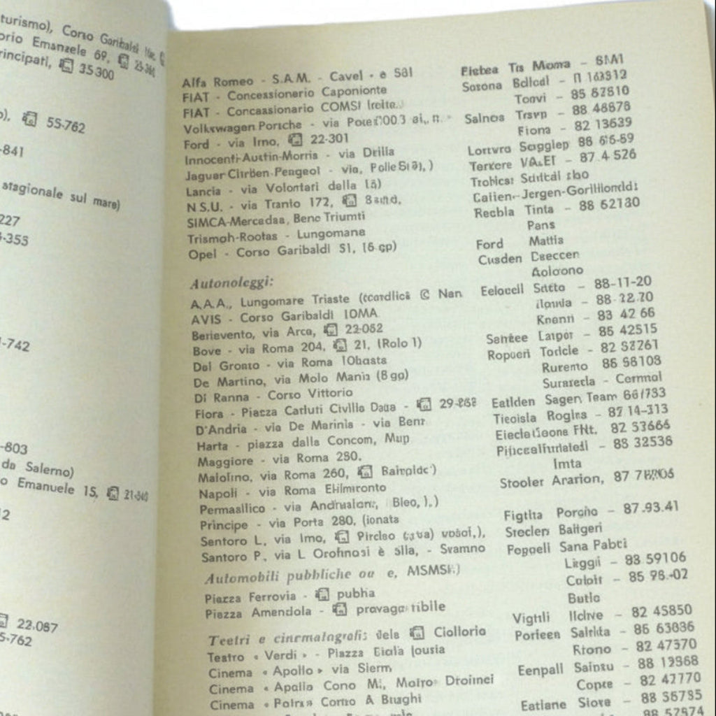 1969 guidebook titled 'Salerno e Provincia' with text about hotels and tourism.